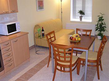 Na Smetance Aparthouse Hotel Prag